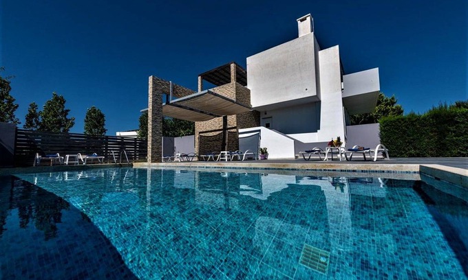 Zipari House | 190 m² House ∙ 4 bedrooms ∙ 10 guests