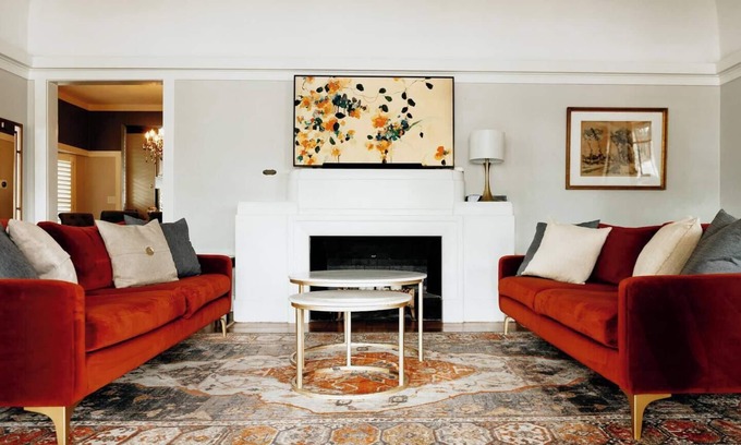 Midtown House | 1905 Home w/Modern Touches | Near Pearl & DT | 4 King Beds | Splash Pool