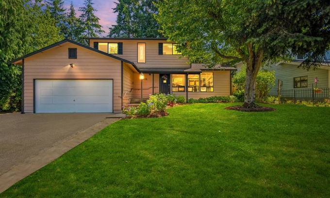 Federal Way House | 191 m² House ∙ 4 bedrooms ∙ 7 guests