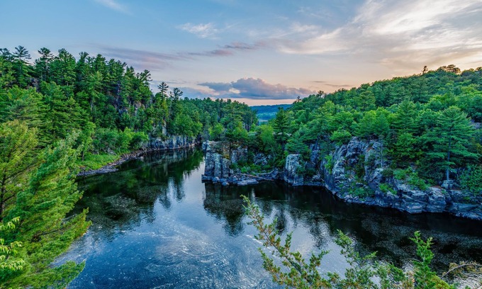 Taylors Falls House | ☞1914 Historic Home+3min→Taylors Falls!+DogOK+Beautiful porch+Full Kitchen