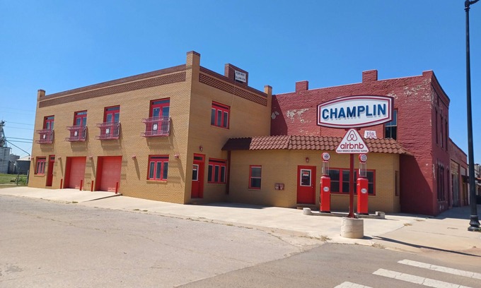 Hennessey Apartment | 1921 Champlin Gas Station