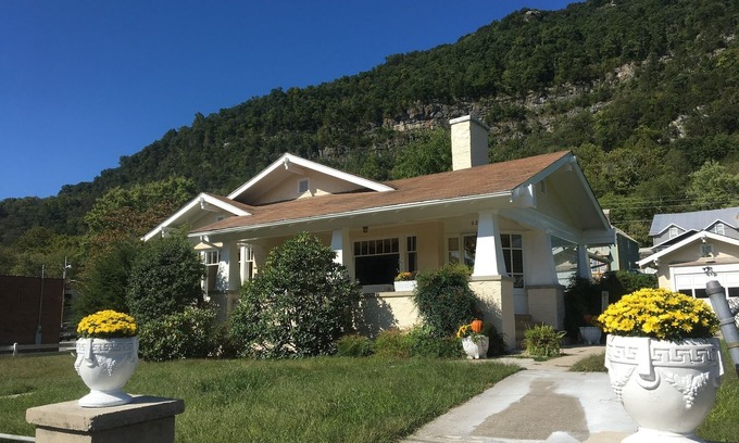 Arthur House | 1928 Home in the heart of Cumberland Gap