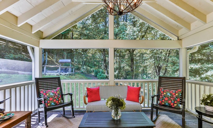 Cullowhee Cabin | ❤️1937 Cabin near Lake Glenville - 50 Acre Estate - Private Hike & Views! 10⭐️nn