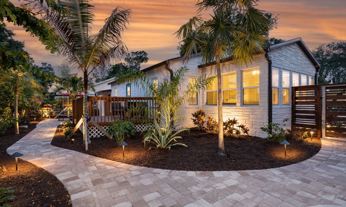 Melbourne House | 1939 Downtown Melbourne Bungalow 🍻 Near Beach 🏖 Downtown Melbourne & EGAD