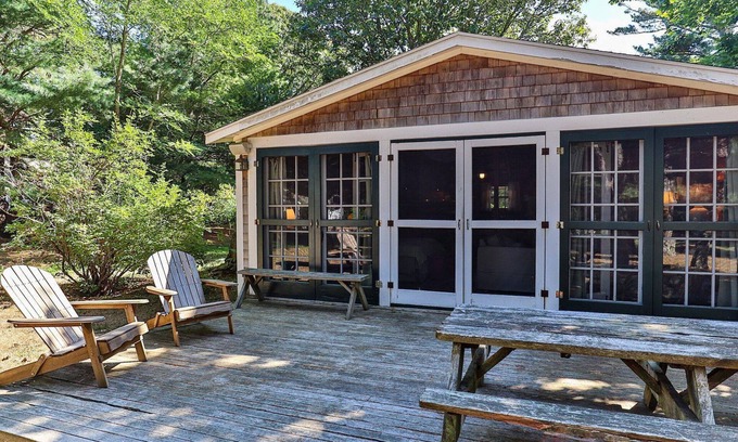 Eastham Cottage | 1940s Cottage Stunner Large Studio w/loft feel dog friendly