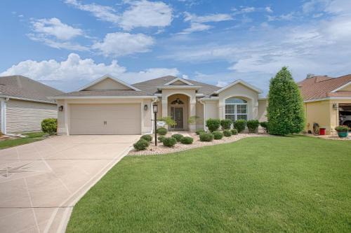 Pennecamp House | 1987 Z3a Village of Pennecamp by REMAX Premier