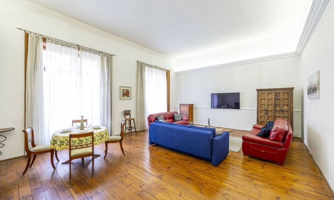 Erzsebetvaros Apartment | 19th Centruy ArtDeco Central Suit