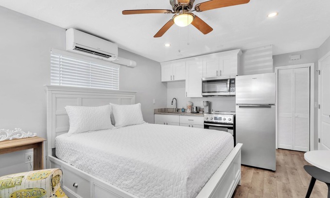 Safety Harbor Cottage | 1B Newly Renovated Studio at Coastal Cottages