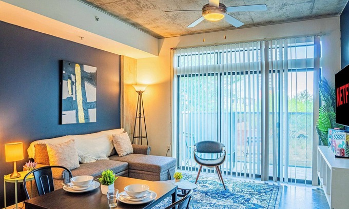 Evans Churchill Apartment | 1BD Apartment in CDT with Gym Pool Parking