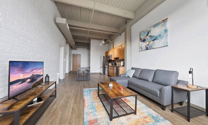 Downtown Cleveland Bed & Breakfast | 1bd industrial apt in DT Cleveland