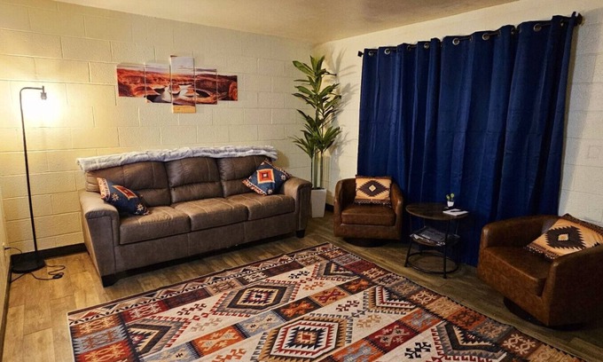 Page Condo | 1Bd, King, Brkfst, Large TVs, W/D, Sleeps 4, BBQ