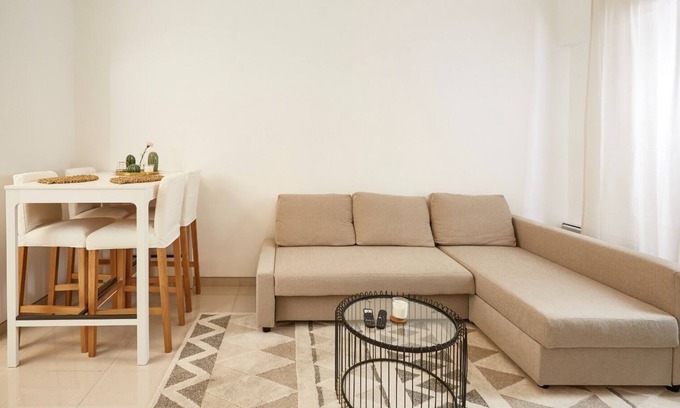 Mea She'arim Apartment | 1BDR Haneviim Street Brand New