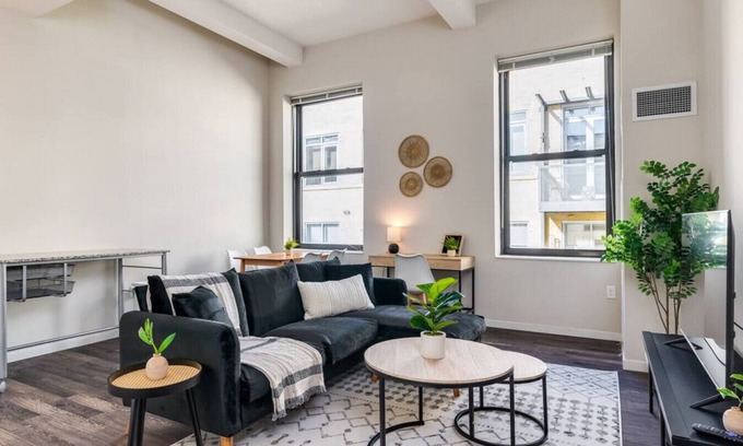 Downtown Cincinnati Apartment | 1Bedroom w/Rooftop Access Mins. from Carew Tower