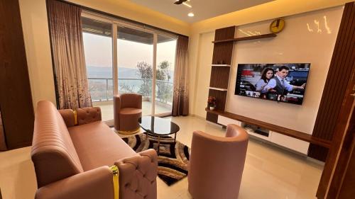 Panchgani Apartment | 1BHK Suite with Valley View, Ora Vue