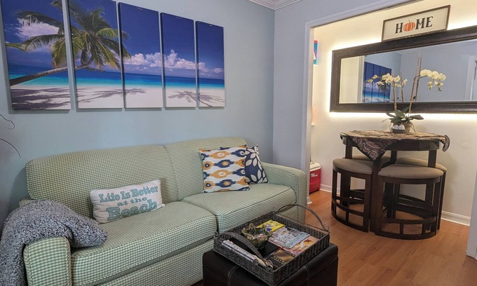 Port Saint Lucie Apartment | 1BR/1Ba Cozy Apt &Patio Private near Beach & Golf Free Parkingi Pet-Friendly