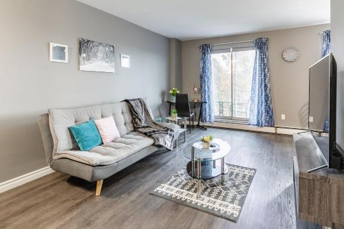 Rosedale Apartment | 1BR Apartment in Glenview West