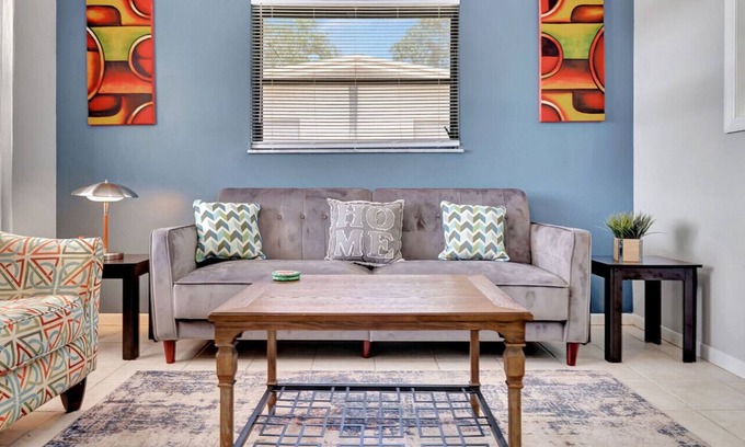 Jensen Beach House | 1BR APT/Ideal For Long Stays near DT/Beach