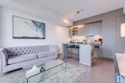 Downtown Toronto Apartment | 1BR Condo - City View, Near CN Tower & Rogers Center