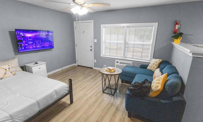 Park Place Apartment | 1BR Cozy APT | 3 Full Beds | Free Gated Parking