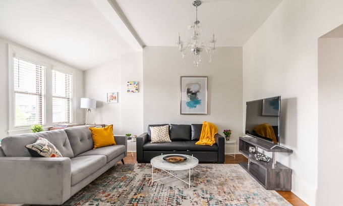 Hamilton Apartment | 1BR Double bed Apartment in James