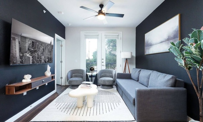 Southtown Apartment | 1BR Escape-w/Parking, Near Riverwalk & Conv Ctr