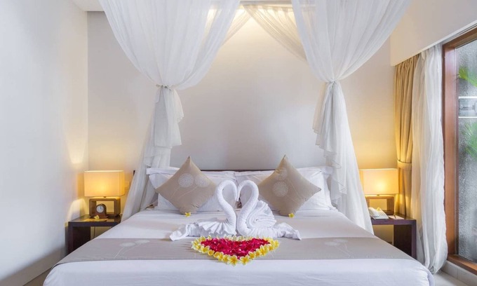 Seminyak Villa | 1Br Private Pool Villa in Seminyak (Free Floating Breakfast)