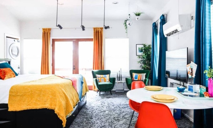 South Congress House | 1br, SoCo |Retro Cowboy Studio - Portoro