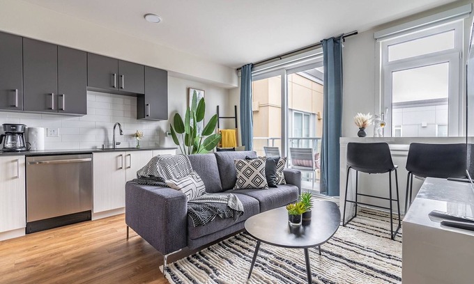 West Bellevue Apartment | 1BR | Views, Rooftop, Gym | Sophari B | Bellevue
