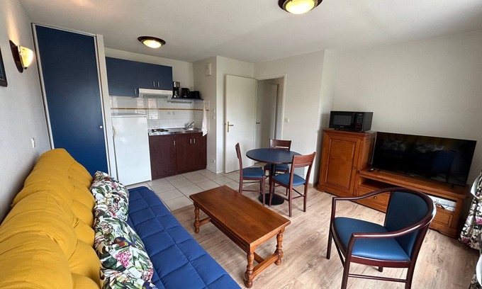La Roche-Posay Apartment | 1BR with pool and WiFi, 200m from the Spa