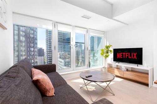 Bay Cloverhill Apartment | 1BR with Sofa Bed that sleeps 3 by Yorkville!