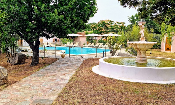 Pigna Apartment | 1km from the beach, apartment with terrace in residence with swimming pool