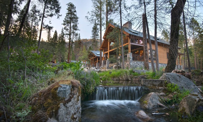 North Wawona House | (1R) Rustic Retreat (2 Bedrooms Only)