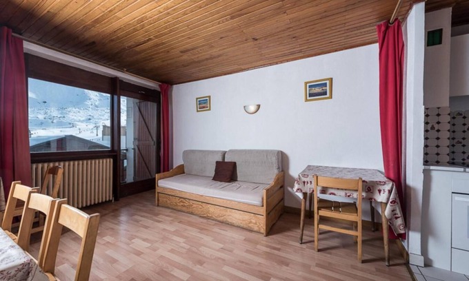 Les Almes Apartment | 1st floor, balcony, tv, ski locker, 48m², Tignes
