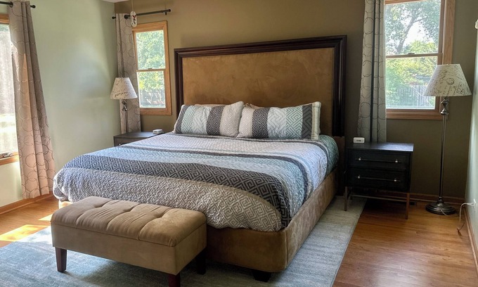 West Chicago Apartment | 1st Floor In Single Family Home on 2.5 Fenced Acres