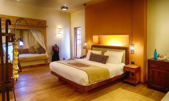 Amar Sagar Pol Hotel | 1st Gate Home- Fusion