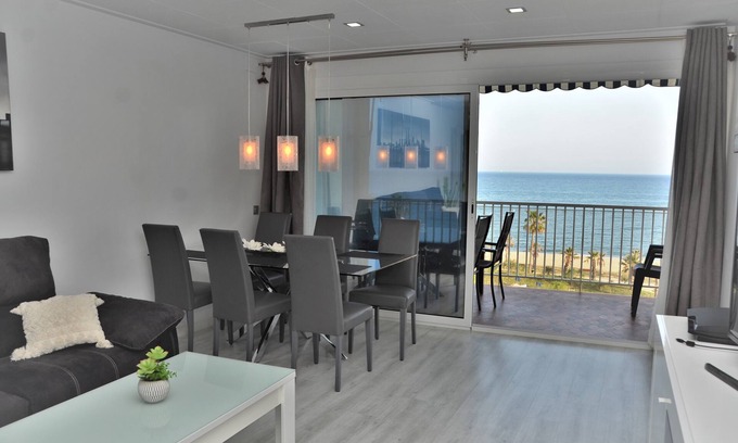 Pineda de Mar Apartment | 1st line with wonderful sea views
