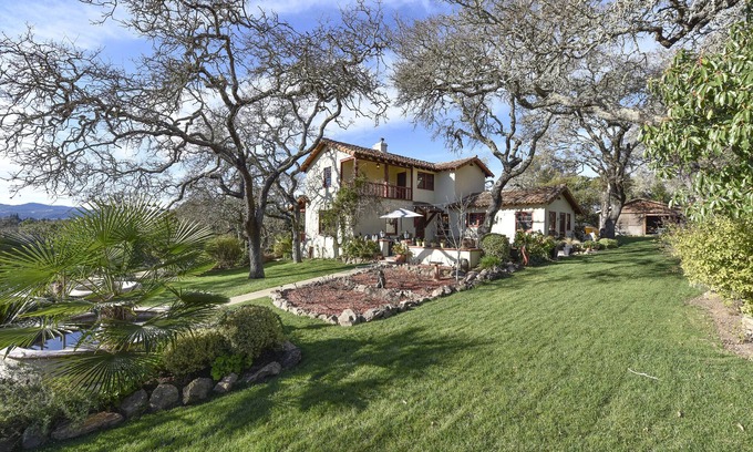 Napa House | 2 1/2 Acre Secluded Country Property minutes from Downtown Napa