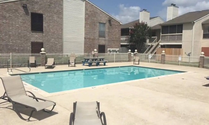 Texas City Condo | 2/1 Condo on 1st level with covered parking