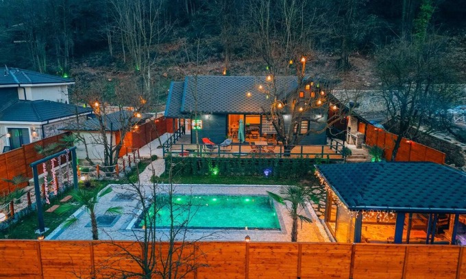 Kartepe House | 2+1 Wooden Bungalow for 5 People with Heating Pool and Winter Garden in Yanık
