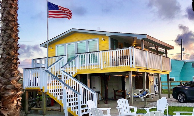 Surfside Beach House | 2+2 Beach house 2 blocks off the beach