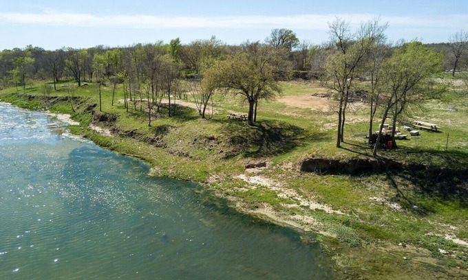 Georgetown Cottage | 2/2 Cottage on San Gabriel River 3 miles to Square