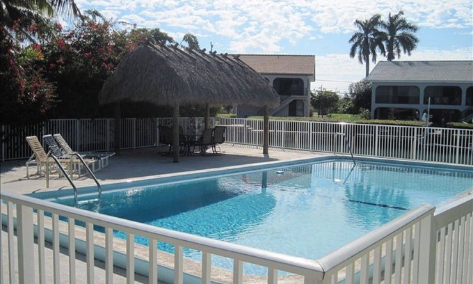Marathon House | 2/2 Duplex, Pool, Tiki Hut, Duck Key, Clean Clear Canal