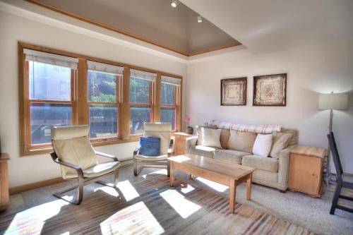 Durango House | 2 2 Ferringway 26