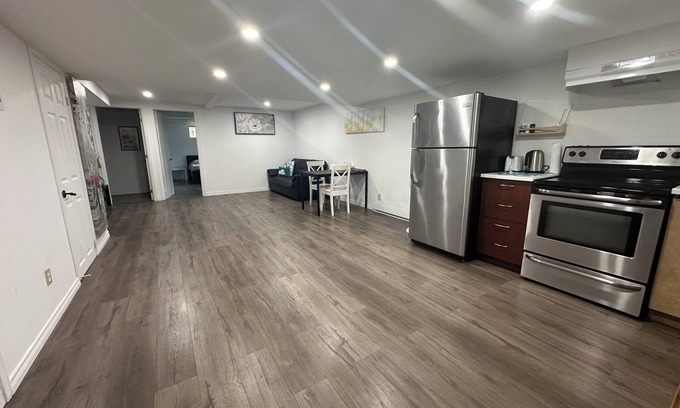 Brossard Apartment | 2.5 bedrooms, Quiet and convenient area, 15min to downtown