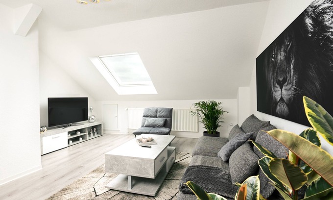 Hamm Apartment | 2.5-room incl. workplace, WLAN & free Netflix - fully equipped
