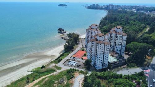 Taman Haji Zainal Apartment | 2-5pax Sunshine BeachFront, Wifi, 50"TV, FREE PARKING & POOL