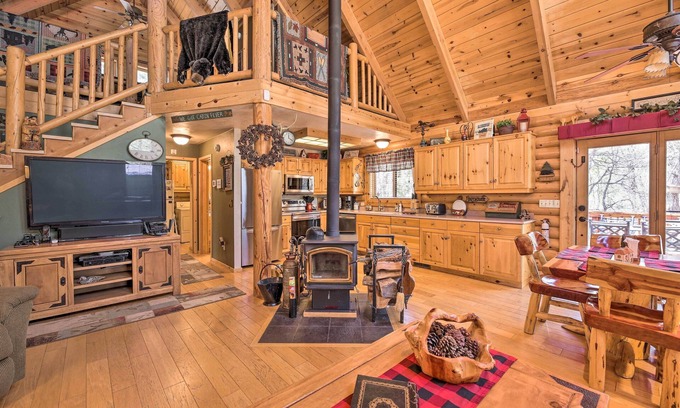 Pinetop-Lakeside Cabin | 2-Acre Cabin in Pinetop-Lakeside w/Fenced Yard