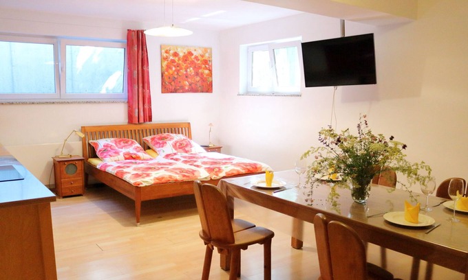 Blumenau Apartment | 2 ample souterrain rooms with private bath