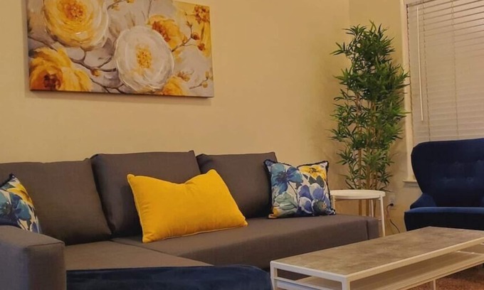Reno House | 2 Bd, 2.5 Baths, Sleeps 5/C9
