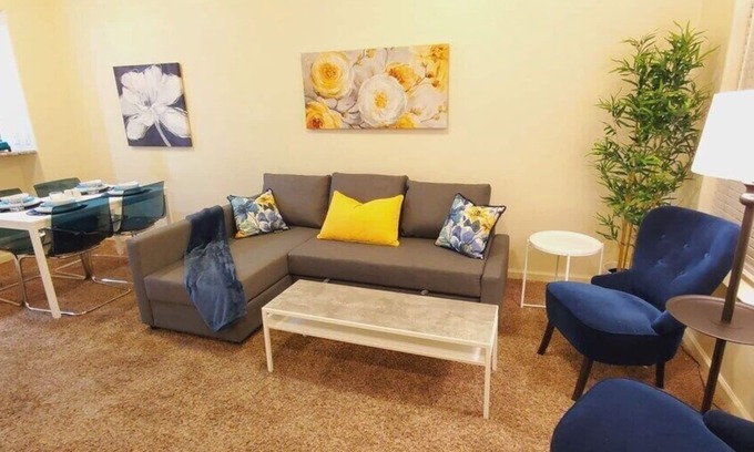 Reno House | 2 Bd, 2.5 Baths, Sleeps 5/C9